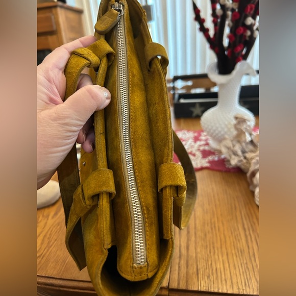 TOD’S Quilted Classic Leather Silver-Studded Bucket Bag in Mustard - Picture 13 of 16